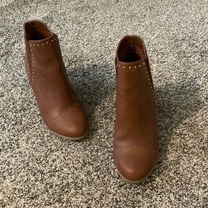 Cognac ankle booties